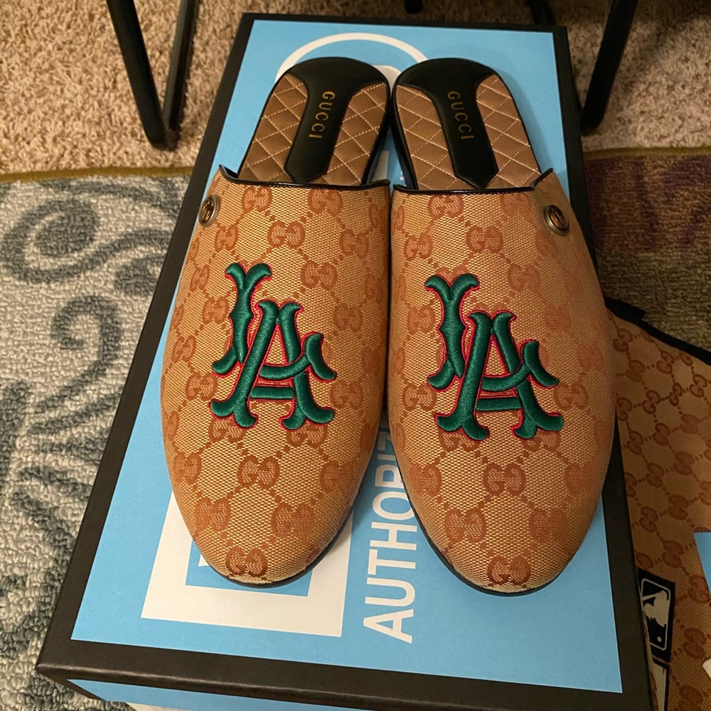 $950 GUCCI GG Slippers with LA Angels Patch BNIB - Picture 2 of 7